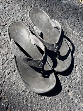 Black Flip Flop Sandals with Subtle Logo